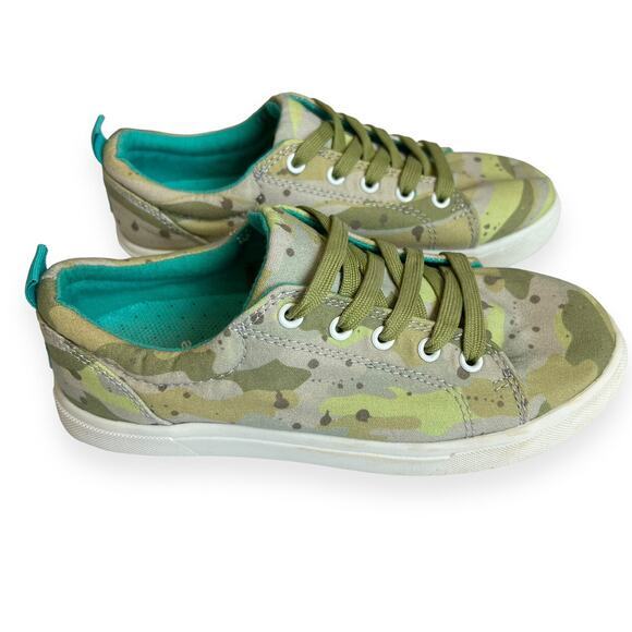 Chooze Green Camo Sneakers - Picture 1 of 10